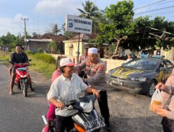 Bulan Berbagi, Kapolsek Tulang Bawang Tengah Bagi Takjil