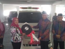 Pemkot Bandar Lampung Serahkan Bantuan Satu Unit Ambulance