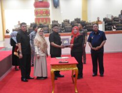 Walikota Eva Dwiana Hadiri Sidang Paripurna DPRD Tentang Inisiatif DPRD