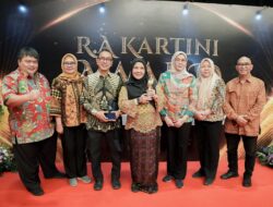 Eva Dwiana, Dianugerahi Kartini Award, Perempuan Harus Berkarya