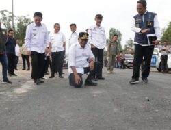 Samsudin Puji Perbaikan Jalan  Penumangan – Tegal Mukti