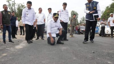 Samsudin Puji Perbaikan Jalan  Penumangan – Tegal Mukti