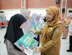 Walikota Eva Dwiana Berikan Seribu Anak Pesantren Bantuan Pendidikan 