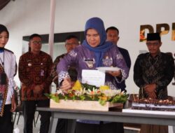 Momen Spesial, PJ Sekda Potong Tumpeng di Perayaan Hari Jadi MPP Tubaba