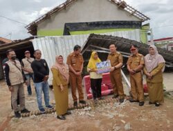 Pemkab Pringsewu Serahkan Bantuan Kepada Korban Angin Puting Beliung 