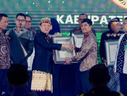 Pj Bupati Pringsewu Terima Penghargaan STBM Award 2024