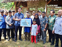 Bupati Egi Salurkan Bantuan RTLH untuk Korban Rumah Ambruk