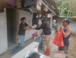 Pemkot Bandar Lampung Bagikan Nasi Ke Korban Banjir