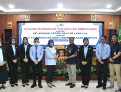 Kejari Bandar Lampung Terima Penghargaan dan Tandatangani Kerjasama dengan BPJS Ketenagakerjaan