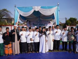 Walikota Eva Dwiana Sholat Idul Adha di Lapangan Way Dadi