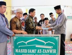 Wabup Pesibar Hadiri Anjau Silau Keluarga Kartadilaga dan Peresmian Masjid Jami’ At-Tanwir