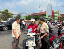 Dengan Ramah, UPTD Wilayah 1 Samsat Rajabasa Bapenda Lampung Sosialisasi Pemutihan Pajak di Jalan Zainal Abidin Pagar Alam