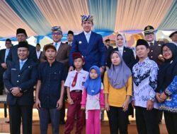 Aksi Heroik Raihan, Bocah SD Penyelamat Merah Putih Dapat Hadiah Istimewa, Bupati Egi Gelontorkan Beasiswa & Tabungan Pendidikan