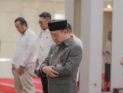 Sekdaprov Marindo Shalat Jumat di Masjid Raya Al-Bakrie