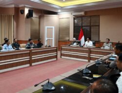 Keresahan Warga Hara Banjar Manis Memuncak, Bupati Egi Tegaskan Jalan Hukum: Teguran hingga Pemberhentian Kades