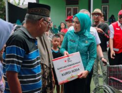 Purnama Wulan Sari Mirza Motivasi Warga Pekon Marang Pesisir Barat untuk Bangkitkan Semangat Bergotong Royong