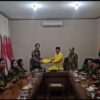 Kahar Golkar Lampung Riza Mirhardi Terima Laporan Diklat Satgas AMPG dari Darlian Pone