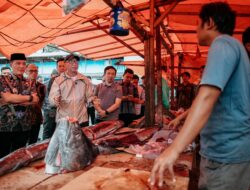 Gubernur Lampung Bersama Sekda Marindo Tinjau Pasar Way Batu dan RSUD KH. M. Thohir di Pesisir Barat