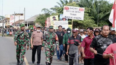 I Ketut Suwendra Kawal Tuntutan Warga Desa Penyangga TNWK Lampung Timur.