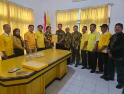 Darlian Pone Kembalikan Formulir Pendaftaran Calon Ketua DPD Partai Golkar Kabupaten Way Kanan