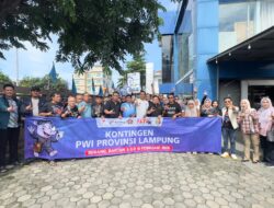 Sekdaprov Marindo Kurniawan Lepas Kontingen PWI Lampung Hadiri HPN 2026 di Banten 