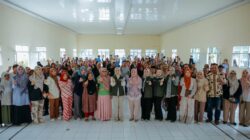 Ketua TP PKK Ibu Purnama Wulan Sari Mirza Kunjungan Kerja ke Kota Metro, Serahkan Bantuan Sosial dan Tinjau Penerima Manfaat