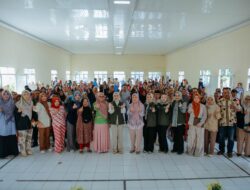 Ketua TP PKK Ibu Purnama Wulan Sari Mirza Kunjungan Kerja ke Kota Metro, Serahkan Bantuan Sosial dan Tinjau Penerima Manfaat