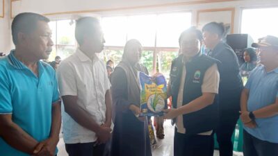 1.175 KK Korban Banjir di Empat Kecamatan Terima Bantuan Beras dan Sembako dari Pemkab Lampung Selatan dan 10 Perusahaan