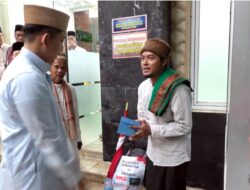 121 Hari Jalan Kaki ke Mekkah, Musafir Asal Surabaya Ini Tak Menyangka Dapat Bantuan dari Bupati Egi Saat Iktikaf di Lampung Selatan