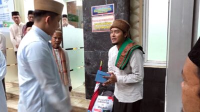 121 Hari Jalan Kaki ke Mekkah, Musafir Asal Surabaya Ini Tak Menyangka Dapat Bantuan dari Bupati Egi Saat Iktikaf di Lampung Selatan