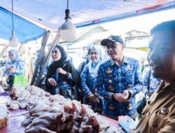 Turun ke Pasar Jati Agung, Wabup Syaiful Pastikan Stok Aman dan Harga Terkendali