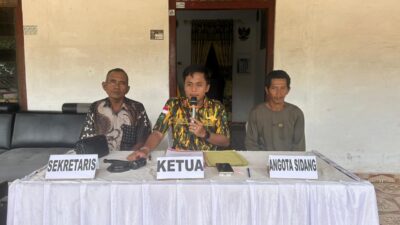 Muscam Partai Golkar Negeri Besar, Dr Darlian Pone Lantik Asmawati sebagai Ketua Pimpinan Kecamatan