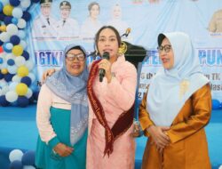 Guru TK Usia 74 Tahun Ini Mendadak Dapat Hadiah Istimewa dari Istri Bupati Lampung Selatan