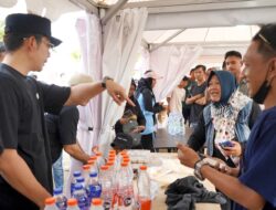 Bupati Egi Sempatkan Jajan Dagangan Pelaku UMKM