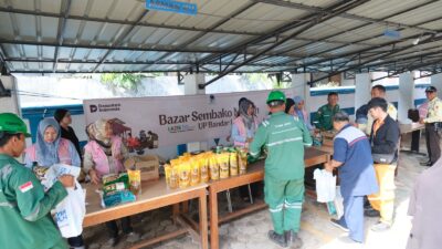 PLN Nusantara Power UP Bandar Lampung Bersama LAZIS PLN Nusantara Power Gelar Bazar Sembako Murah untuk Masyarakat