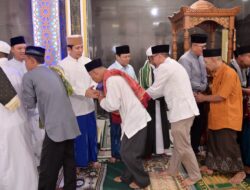 Di Tengah Gema Takbir Desa Kemukus, Bupati Egi Ajak Warga Rawat Hakikat Kurban Melalui Aksi Bersih Lingkungan