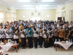 Purnama Wulan Sari Mirza Kukuhkan Lima Ibunda Guru Kabupaten