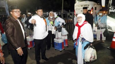 Tiba di Bumi Khagom Mufakat, 413 Jemaah Haji Kloter 17 Disambut Pemkab Lampung Selatan