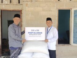 YBM BRILiaN Region 5 Bandar Lampung Salurkan Bantuan Program Beras di Pondok Pesantren Nurul Anwar
