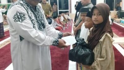 Perkuat Kepedulian, Masjid Al Yaqin Santuni Anak Yatim di 1 Muharam 1448 H