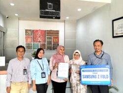 Program BRImo Telkomsel Hadirkan Kejutan, BRI Unit Brabasan BRI Kanca Tulang Bawang Serahkan Hadiah Premium kepada Nasabah Mesuji