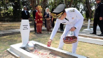 Ziarah di TMP Kusuma Bangsa, Bupati Radityo Egi Serukan Semangat Pahlawan untuk Lampung Selatan yang Lebih Maju