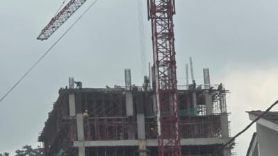 Proyek Hotel Prasanthi Abaikan K3 dan Tower Crane Menjorok Ke Jalan Diduga Melanggar Aturan