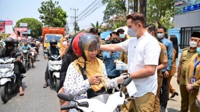 Turun Langsung Pastikan Warga Tetap Aman, Bupati Egi Siagakan Layanan Kesehatan Hadapi Dampak Erupsi Anak Krakatau