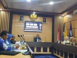 Bupati Lambar Parosil Mabsus Raih Nilai A dalam Semhas Tesis Magister Administrasi Pendidikan FKIP